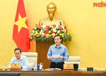 Phó Chủ tịch Quốc hội Nguyễn Khắc Định điều hành nội dung thảo luận sáng 3/6. (Ảnh: DUY LINH)