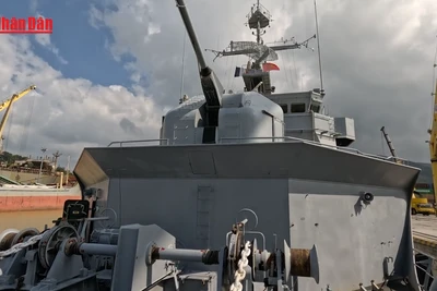 [Video] 75 phút trên tàu hải quân Pháp đang thăm cảng Tiên Sa