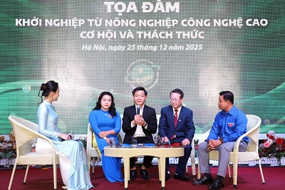 Các chuyên gia, đại diện nhà quản lý, thanh niên khởi nghiệp thành công trao đổi tại Tọa đàm.
