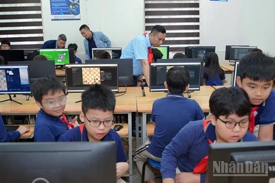 Đại diện Ban tổ chức tham quan khu vực thi đấu hưởng ứng Giải cờ vua thiếu nhi Việt Nam năm học 2025-2026.