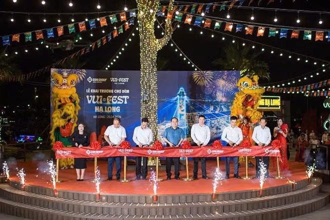 Các đại biểu cắt băng khai trương tổ hợp giải trí, ẩm thực VUI-Fest Ha Long.