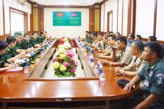 Quang cảnh buổi làm việc.