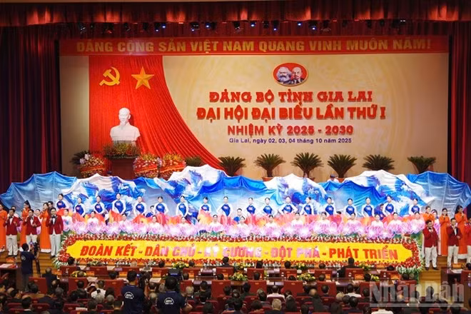 Chương trình văn nghệ chào mừng Đại hội.