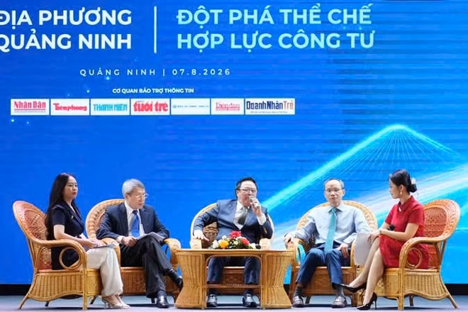 Các diễn giả chia sẻ tại phiên tọa đàm “Chinh phục công nghệ số - Làm chủ kinh tế xanh". (Ảnh: Quang Thọ)
