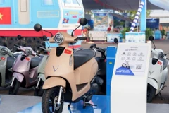 “Với giá niêm yết hiện tại chỉ 21 triệu đồng, Evo Grand đúng là đang dẫn đầu phân khúc xe phổ thông tầm giá 20 triệu đồng, chưa kể, VinFast cũng đang có nhiều ưu đãi nên tôi mua xe chỉ tốn hơn 18 triệu đồng”, anh Kha đánh giá.