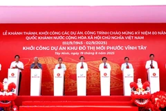 Nguyên lãnh đạo Trung ương, lãnh đạo tỉnh Tây Ninh ấn nút khởi công Khu đô thị mới Phước Vĩnh Tây.