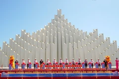 Lãnh đạo Thành phố Hồ Chí Minh và các đại biểu cắt băng khánh thành dự án.