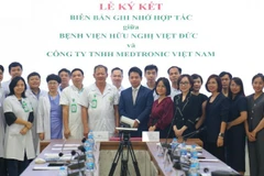 Medtronic Việt Nam và Bệnh viện Hữu nghị Việt Đức ký kết Biên bản ghi nhớ lần thứ sáu. 