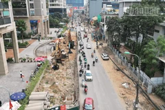 Tình trạng thi công kéo dài khiến giao thông trên tuyến đường Nguyễn Tuân thường xuyên bị thu hẹp, ùn ứ cục bộ vào giờ cao điểm.