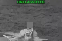 Một tàu mà Mỹ nghi buôn bán ma túy trên vùng biển phía Đông Thái Bình Dương. 