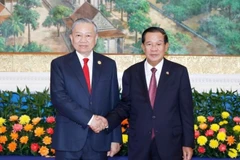 Tổng Bí thư Tô Lâm và Chủ tịch Đảng Nhân dân Campuchia Hun Sen. (Ảnh: TTXVN)