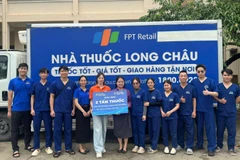 Long Châu phối hợp cùng Sở Y tế thành phố trao tặng thuốc và vật tư y tế, hỗ trợ người dân Đà Nẵng bị ảnh hưởng bởi mưa, lũ.