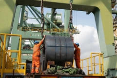 Mười một tháng đầu năm 2025, cảng Sơn Dương đã đón 898 lượt tàu ra vào cảng, lượng bốc dỡ khoảng 22,74 triệu tấn.