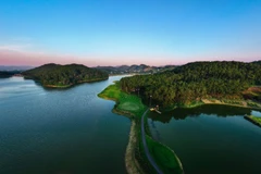 Trang An Golf & Resort điểm hẹn golf đẳng cấp bên lòng di sản.
