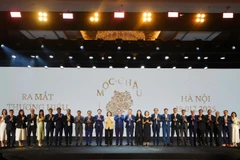 Khoảnh khắc “bình minh thương hiệu” khi logo Mộc Châu Creamery hiện lên trong ánh sáng dịu dàng, như một lời hẹn mở ra hành trình mới của dòng sữa truyền đời.