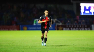Cầu thủ Việt kiều Chung Nguyen Do khoác áo câu lạc bộ Ninh Bình. (Ảnh: Đức Cường)