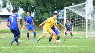 U21 Sông Lam Nghệ An (áo vàng) không thể vượt qua sức mạnh của U21 PVF-Công an nhân dân. (Ảnh: VFF)