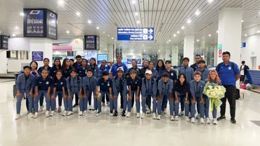 Các thành viên đội tuyển nữ Campuchia. (Ảnh: VFF)