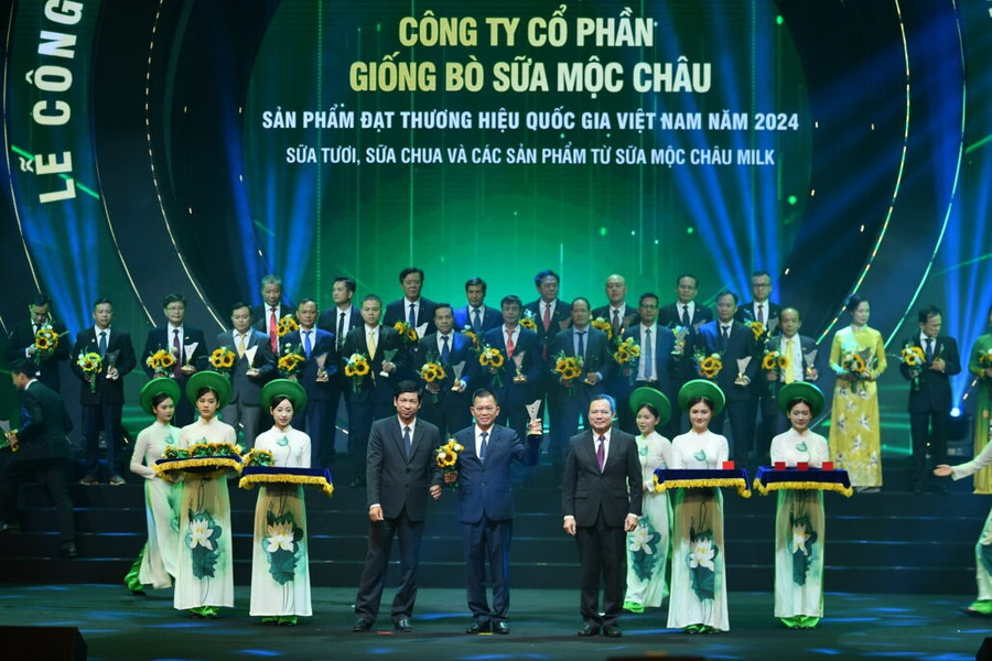 Năm 2024 là kỳ thứ hai Công ty Cổ phần Giống bò sữa Mộc Châu (Mộc Châu Milk) tiếp tục có các sản phẩm được công nhận là Thương hiệu Quốc gia Việt Nam với Sữa tươi, Sữa chua và các sản phẩm từ sữa Mộc Châu Milk. Năm 2024 là kỳ thứ hai Công ty Cổ phần Giống bò sữa Mộc Châu (Mộc Châu Milk) tiếp tục có các sản phẩm được công nhận là Thương hiệu Quốc gia Việt Nam với Sữa tươi, Sữa chua và các sản phẩm từ sữa Mộc Châu Milk.