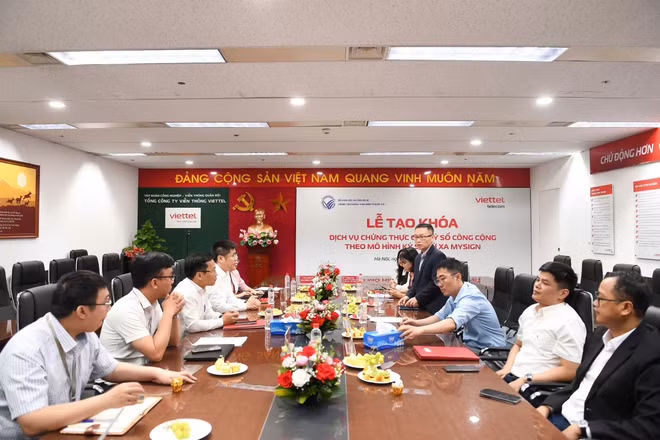 Lễ tạo khóa chứng thư số cho MySign tổ chức với sự chứng kiến của Đoàn công tác Trung tâm Chứng thực điện tử quốc gia (Bộ Khoa học và Công nghệ).