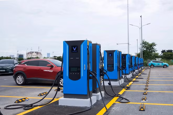 V-Green đầu tư 10.000 tỷ đồng để triển khai 99 siêu trạm sạc.