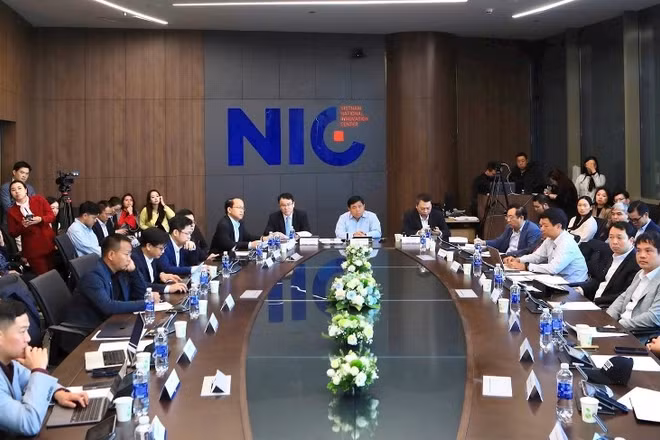 Phó Thủ tướng Chính phủ Nguyễn Chí Dũng chủ trì buổi làm việc với Mạng lưới đổi mới sáng tạo và chuyên gia Việt Nam (VIN). (Ảnh: BTC)