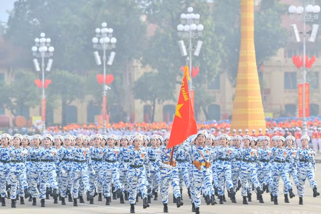 Lực lượng Quân y diễu binh nhân kỷ niệm 80 năm Cách mạng Tháng Tám và Quốc khánh 2/9/2025. (Ảnh: DUY LINH)