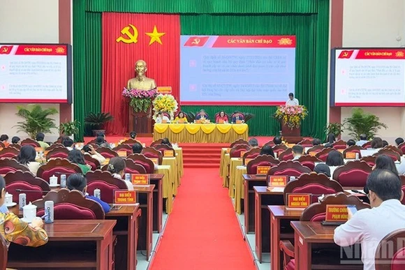 Hội thảo khoa học với chủ đề “Phát triển đội ngũ cán bộ nữ lãnh đạo, quản lý vùng đồng bằng sông Cửu Long trong thời kỳ mới” do Học viện Chính trị quốc gia Hồ Chí Minh phối hợp Tỉnh ủy Vĩnh Long tổ chức ngày 11/10/2025. (Ảnh: BÁ DŨNG)