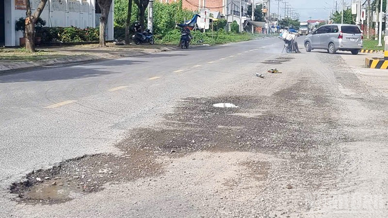 Ổ gà, nứt chân chim, bê tông nhựa nguội