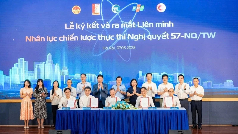Ngày 7/5/2025, tại Hà Nội, Liên minh đào tạo nhằm xây dựng lực lượng nhân sự chiến lược cho việc triển khai Nghị quyết số 57-NQ/TW của Bộ Chính trị chính thức được thành lập. (Ảnh: BTC)