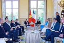 Thủ tướng Phạm Minh Chính hội kiến Chủ tịch Quốc hội Pháp.