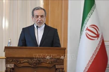 Ngoại trưởng Iran Abbas Araghchi phát biểu tại cuộc họp báo ở Tehran. (Ảnh: THX/TTXVN)