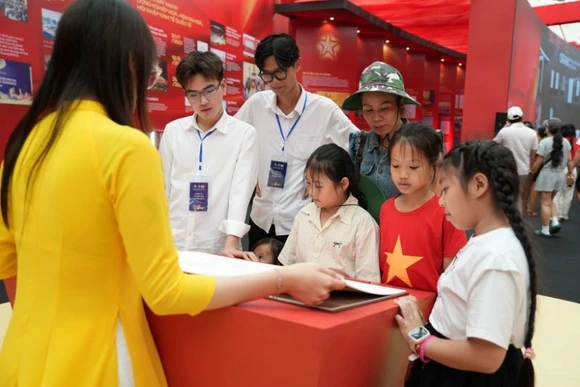 Media Tour “95 năm Cờ Đảng soi đường”: Lịch sử được kể bằng cảm xúc và sự lan tỏa