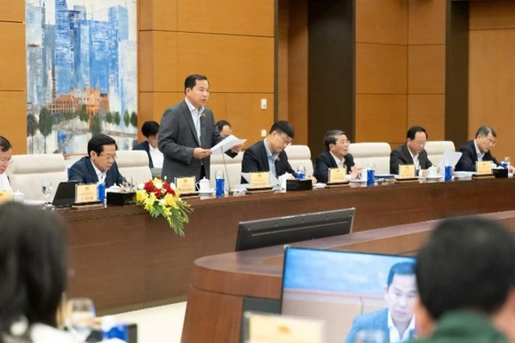 Tổng Thư ký Quốc hội Lê Quang Mạnh báo cáo tại Hội nghị trực tuyến toàn quốc công tác bầu cử đại biểu Quốc hội và Hội đồng nhân dân các cấp 2026-2031. (Ảnh Giang Hương)