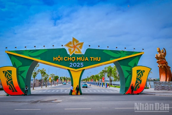 Theo đánh giá của Bộ Công thương, Hội chợ Mùa Thu lần thứ nhất năm 2025 đã tạo hiệu ứng lan tỏa tích cực trong xã hội, góp phần tôn vinh hàng Việt, đồng thời nâng cao hình ảnh, vị thế và uy tín của Việt Nam trên trường quốc tế.