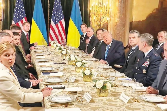 Các nhà lãnh đạo Mỹ và Ukraine gặp mặt tại Florida, Mỹ. (Ảnh: TÂN HOA XÃ)