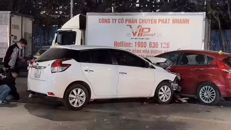 Hiện trường vụ tai nạn trên phố Nguyễn Chánh.