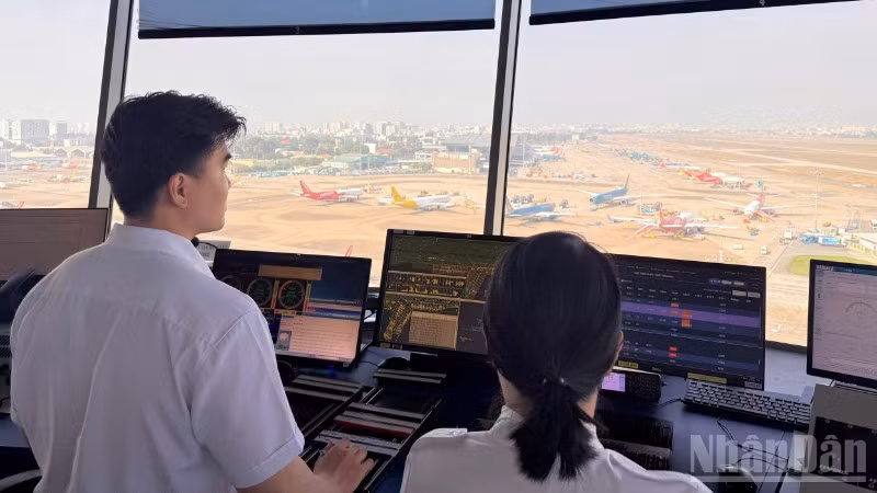 Tổng công ty Quản lý bay Việt Nam (VATM) đã điều hành an toàn 26.771 chuyến bay trong các ngày cao điểm dịp nghỉ lễ từ 25-27/4 và 30/4-4/5/2026.