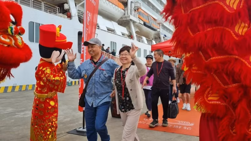 Du khách Trung Quốc du lịch tại Việt Nam. (ẢNH: Báo Nhân Dân)