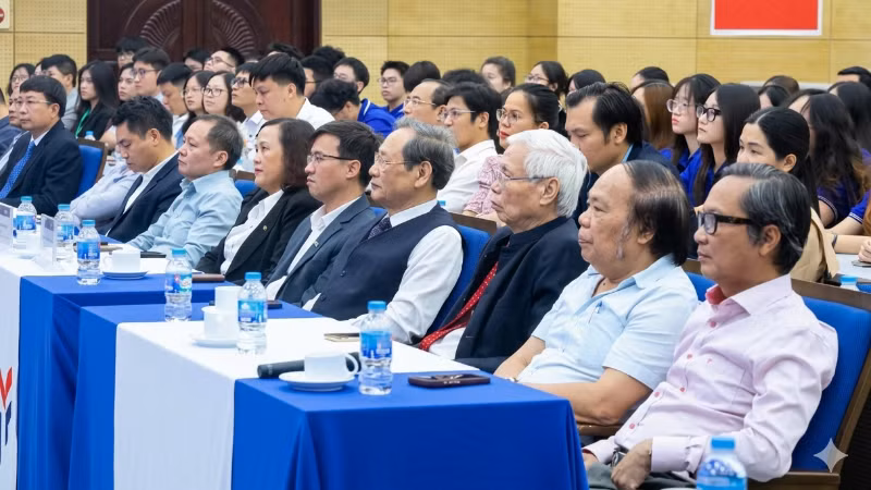 Các đại biểu tham dự lễ ra mắt khoa Y Dược-Trường đại học Khoa học và Công nghệ Hà Nội. (Ảnh: Minh Đức)