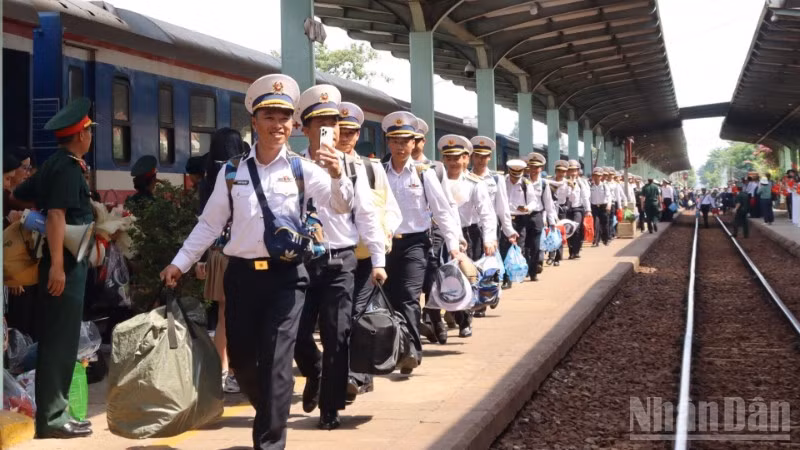 Chiến sĩ Hải quân tại ga Biên Hòa.