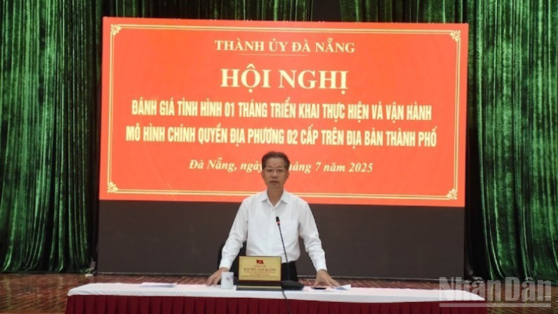 Bí thư Thành ủy Đà Nẵng phát biểu kết luận hội nghị. (Ảnh: ANH ĐÀO