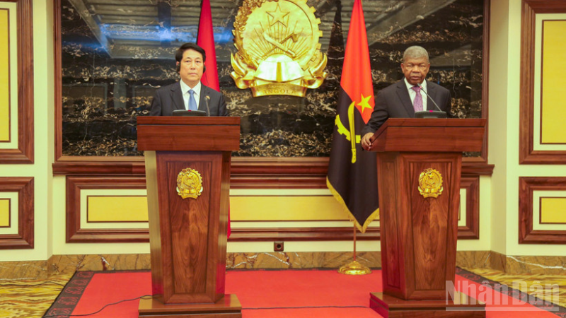 Chủ tịch nước Lương Cường và Tổng thống Angola gặp gỡ báo chí. (Ảnh: Xuân Kỳ)
