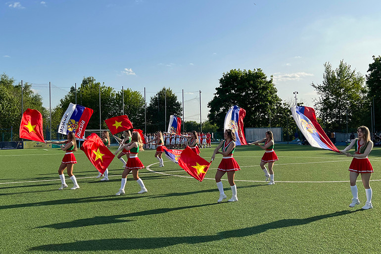 Tiết mục văn nghệ chào mừng giải đấu. (Ảnh: Xuân Hưng)