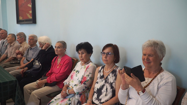 Các đại biểu tham dự cuộc gặp. (Ảnh: Xuân Hưng)