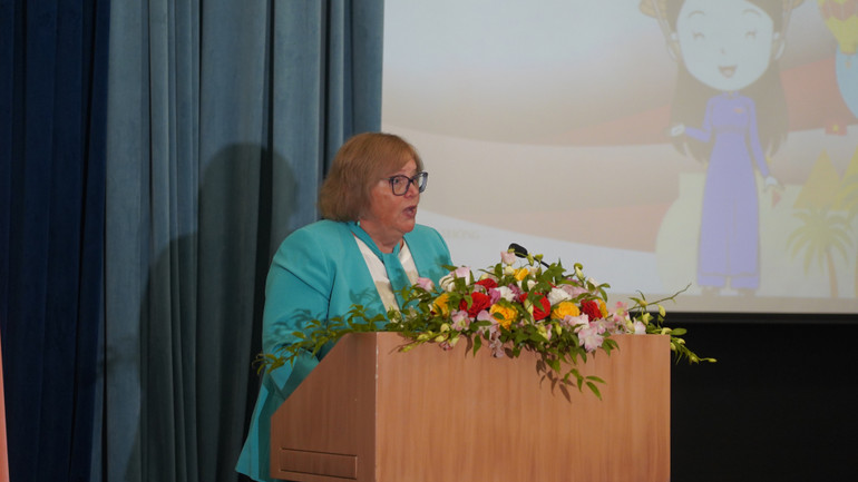 Bà Irina Kraeva, Hiệu trưởng Đại học Ngôn ngữ quốc gia Moskva, chia sẻ về công tác dạy tiếng Việt tại trường. (Ảnh: XUÂN HƯNG) Bà Irina Kraeva, Hiệu trưởng Đại học Ngôn ngữ quốc gia Moskva, chia sẻ về công tác dạy tiếng Việt tại trường. (Ảnh: XUÂN HƯNG)