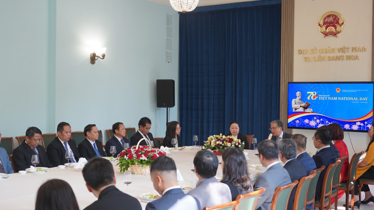 Đại sứ Đặng Minh Khôi phát biểu cảm ơn Đoàn Đại sứ quán Lào. (Ảnh: Xuân Hưng)