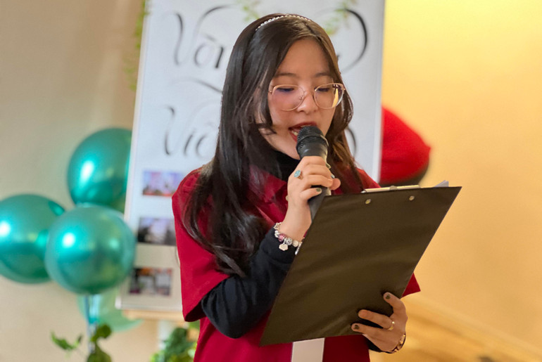 Phó trưởng ban tổ chức Hội sách “Mầm-2023” Nguyễn Thu Trang phát biểu khai mạc hội sách. (Ảnh: Xuân Hưng)