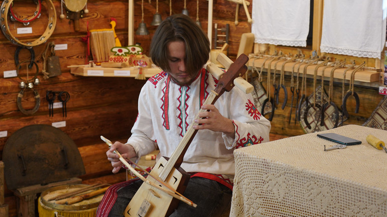 Nhạc cụ dân tộc Chuvash rất đa dạng. Nhạc cụ dân tộc Chuvash rất đa dạng.