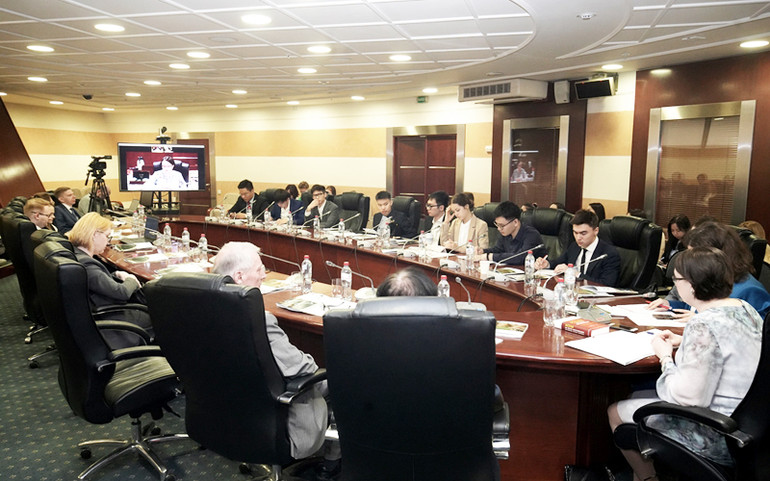 Giám đốc Trung tâm ASEAN thuộc MGIMO Ekaterina Valerievna điều hành phiên thứ nhất tại hội thảo khoa học. (Ảnh: Xuân Hưng)